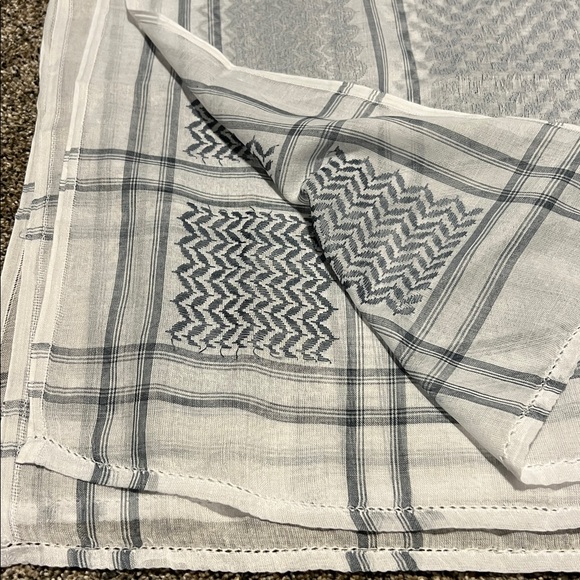 Authentic Kuwaiti Keffiyeh Scarf Silver Grey & White Lightweight Shemagh - Picture 4 of 5